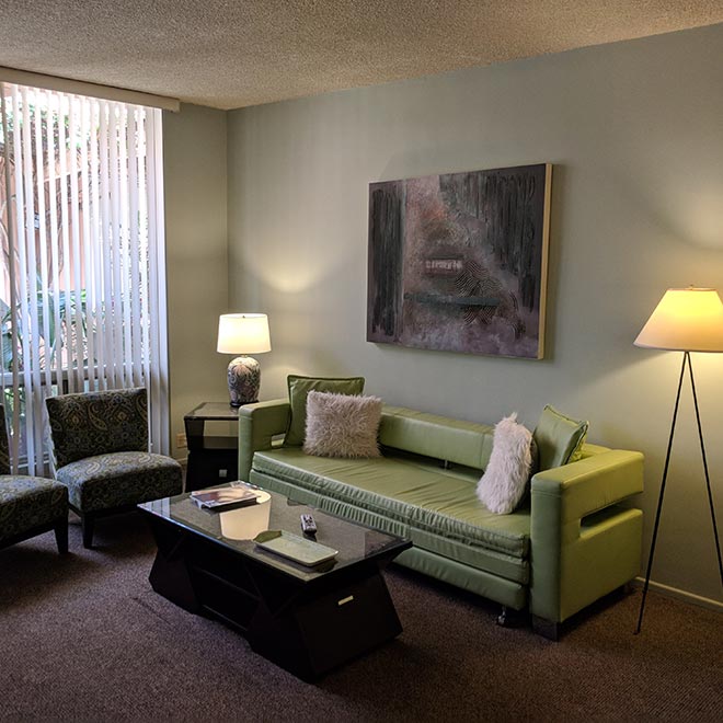 Mid-century modern hotel room at Triangle Inn Palm Springs