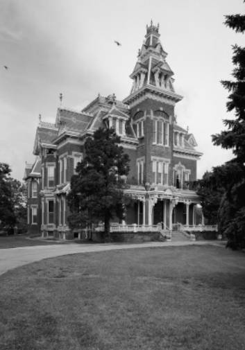 A black-and-white photo of the Vaile Mansion in Independence, MO