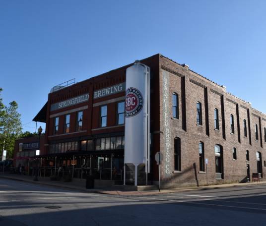 Brick front and patio seating at Springfield Brewing Company in Springfield, Missouri