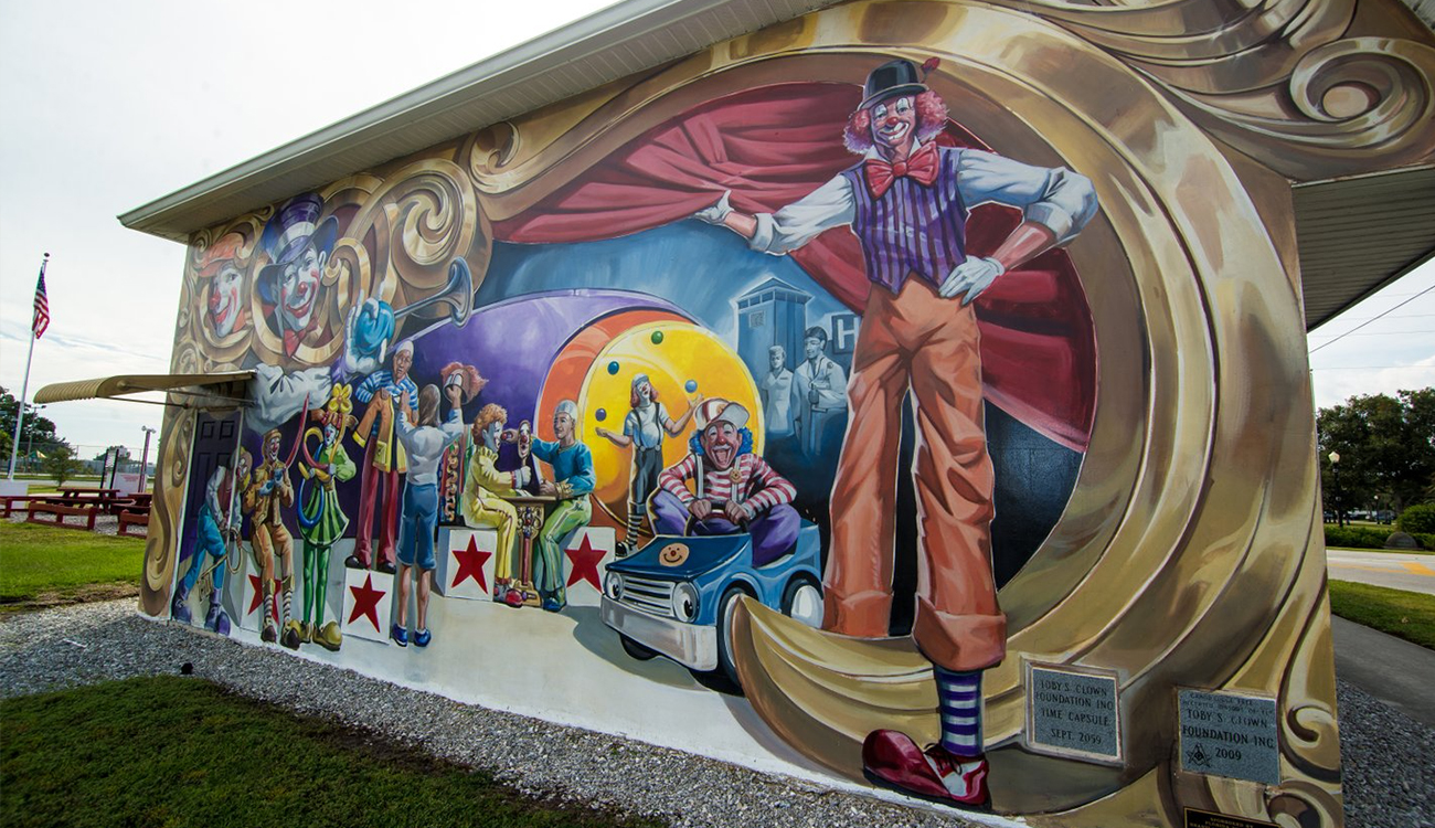 A mural of several friendly clowns is painted on the outside of Toby's Clown Foundation and School in Lake Placid, Florida.